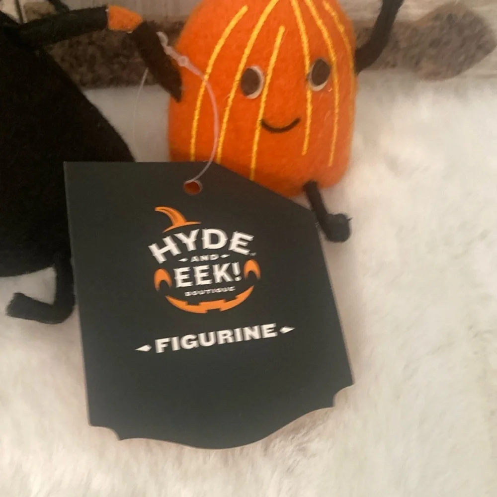 Hyde and Eek 2022 Halloween Witch and Broom Figurine